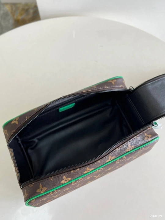 LOUIS KIT TOILET DOPP VUITTON POUCH 0807